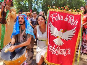 Grupo de Foliões Reunidos na folia de Reis Prainha Branca